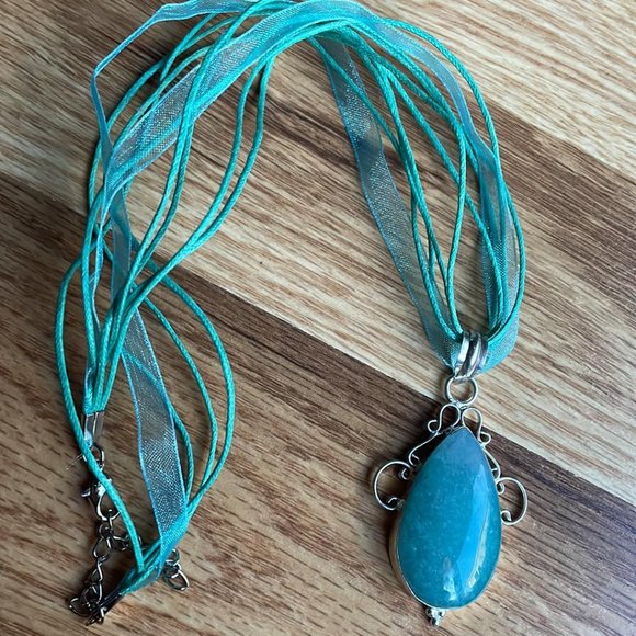 Gorgeous Large Shimmery Teal Aventurine Stone in a Sterling Silver Pendent Setti - Picture 2 of 3